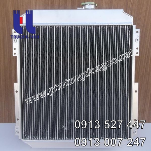 Két nước làm mát xe đào Hitachi EX60-2