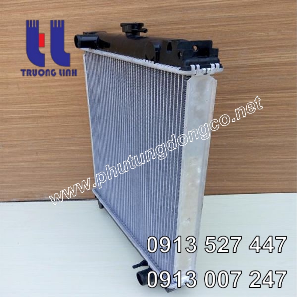 Két nước làm mát xe nâng Hitachi HX64B